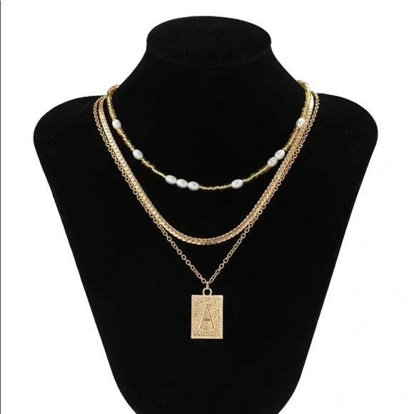 🆕Imitation Pearls Clavicle Snake Bone Chain Layer Necklace🆕 - Picture 3 of 11